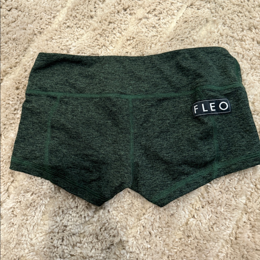 Green LRC fleo shorts size small guc